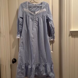 Like New! Viakeo Lace Ruffle Pleated 1/4 button Nightgown cotton long sleeves S